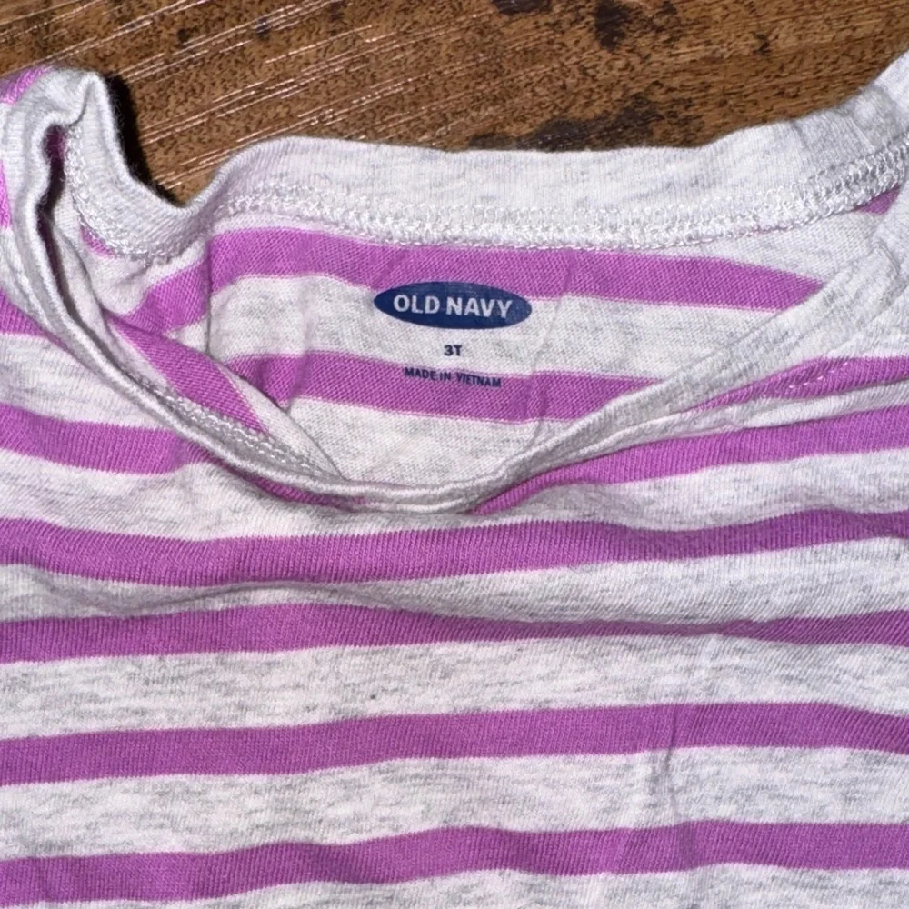 Old Navy Kids Tee in Lavender and White Stripes
